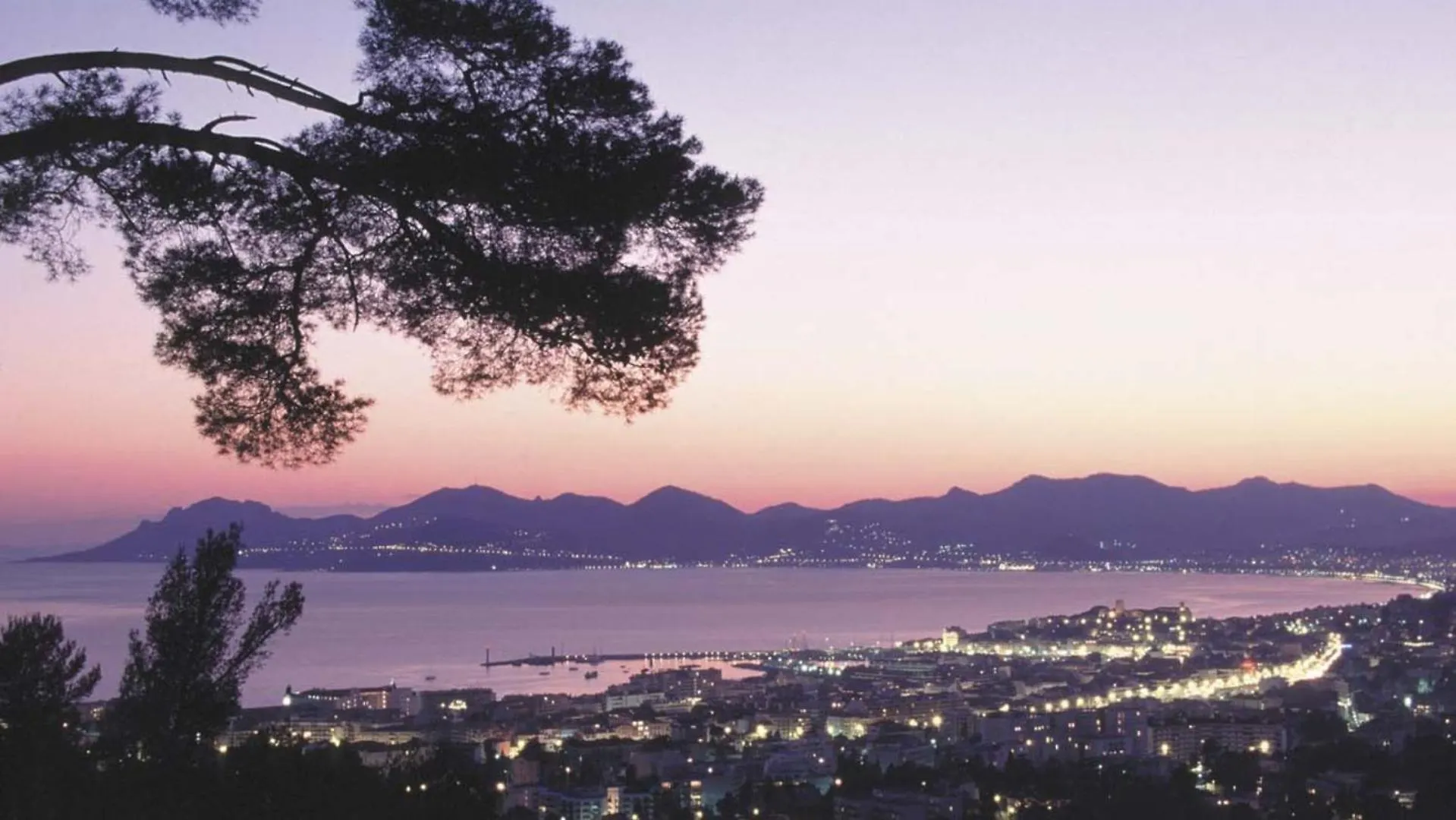 Apartment Residence Aout 43 Cannes