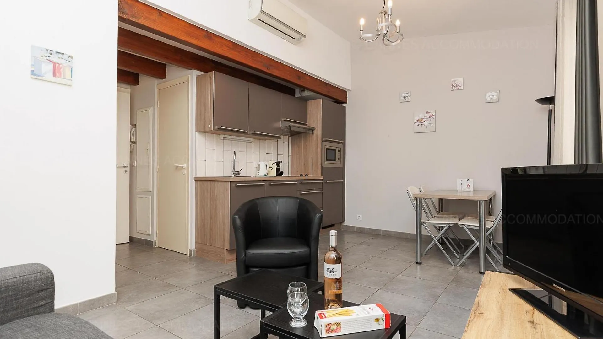 Apartment Residence Aout 43 Cannes France